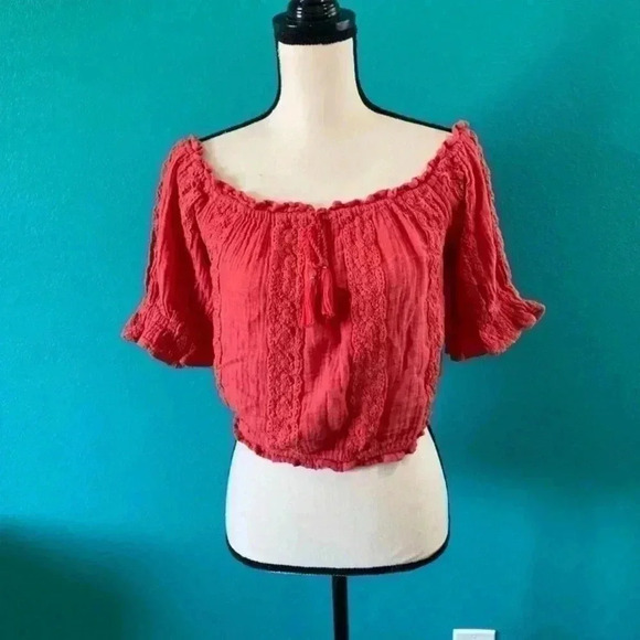 ⭐️ American eagle outfitter off the shoulder red top in size small - Picture 1 of 4